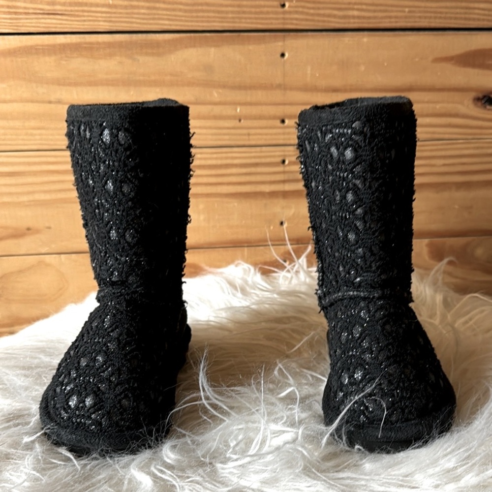 USA baby size 4 fleece lined black sparkle boots